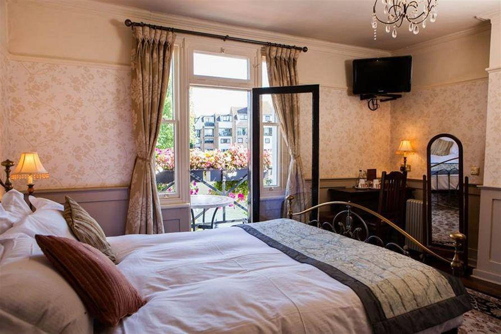 The Swan Hotel Staines-upon-Thames Exterior photo
