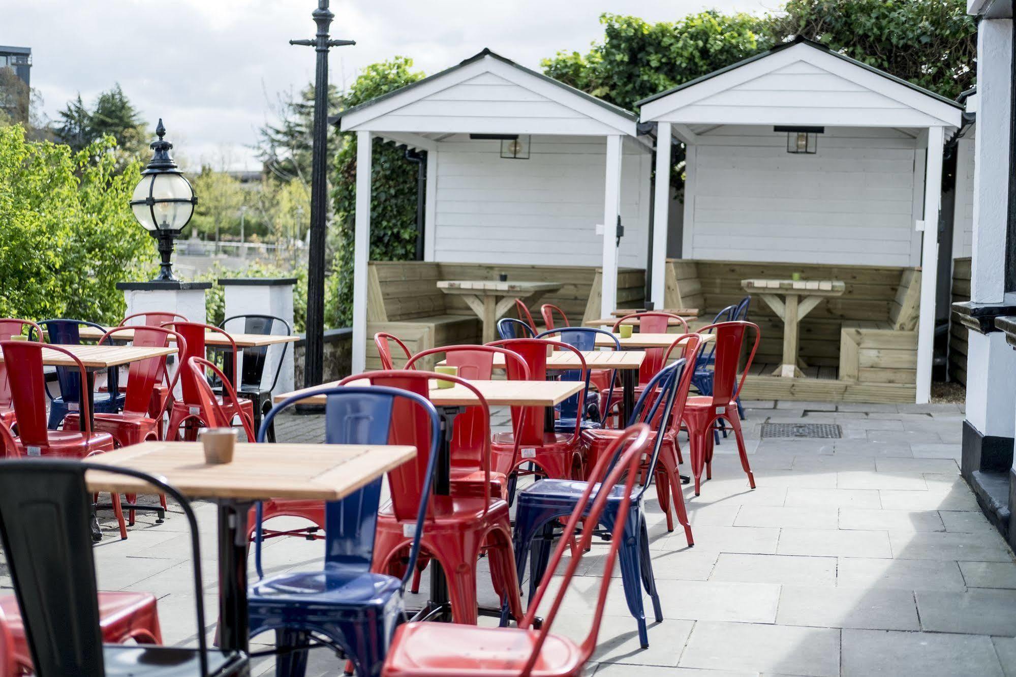 The Swan Hotel Staines-upon-Thames Exterior photo