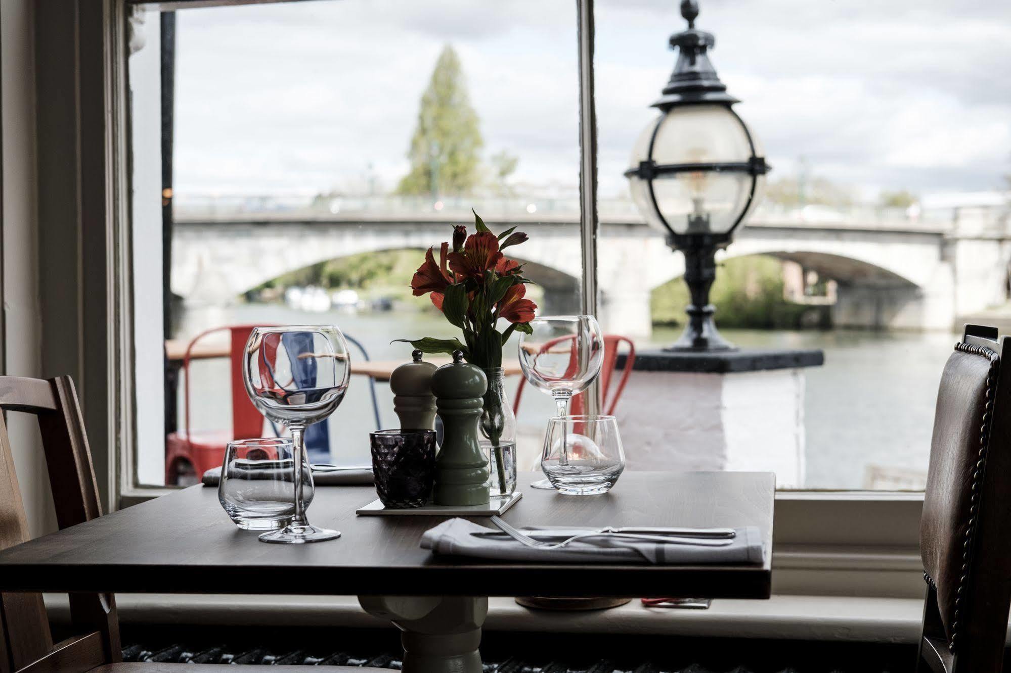 The Swan Hotel Staines-upon-Thames Exterior photo
