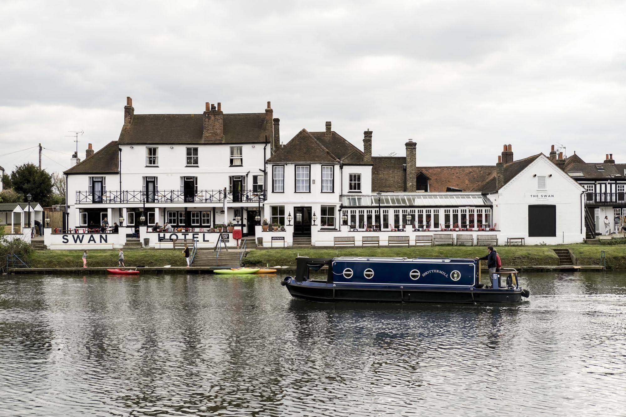 The Swan Hotel Staines-upon-Thames Exterior photo